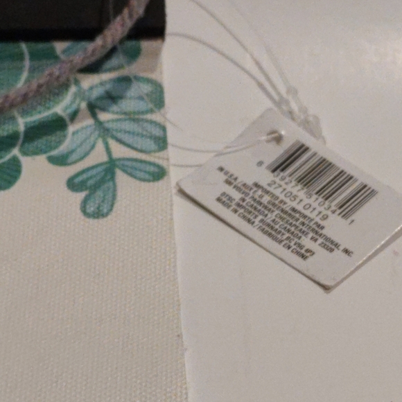 Add a touch of nature to any room with this beautiful hand-painted floral sign. - Picture 4 of 8